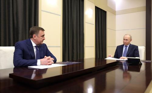 Путин провёл рабочую встречу с губернатором Тульской области Дюминым Путин провёл рабочую встречу с губернатором Тульской области Дюминым