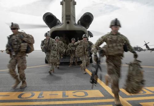США увеличивают свой военный контингент в Европе до 100 тысяч США увеличивают свой военный контингент в Европе до 100 тысяч
