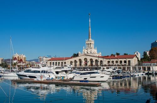 Власти Сочи: до конца воскресенья сохранится риск подъема уровня воды в реках