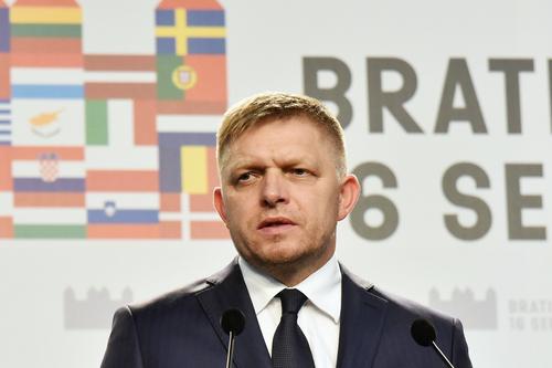 Pravda: пережившего покушение Фицо ожидает новая хирургическая операция Pravda: пережившего покушение Фицо ожидает новая хирургическая операция