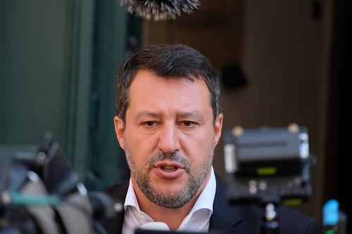 Вице-премьер Италии Сальвини осудил позицию Шольца и Макрона по Украине Вице-премьер Италии Сальвини осудил позицию Шольца и Макрона по Украине