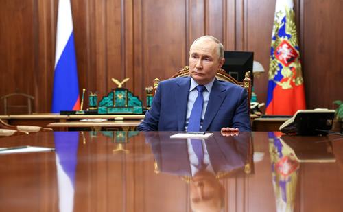 Путин: для государства нет ничего важнее, чем дети Путин: для государства нет ничего важнее, чем дети