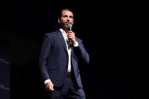 Дональд Трамп-младший назвал политическим преследованием приговор его отцу Дональд Трамп-младший назвал политическим преследованием приговор его отцу