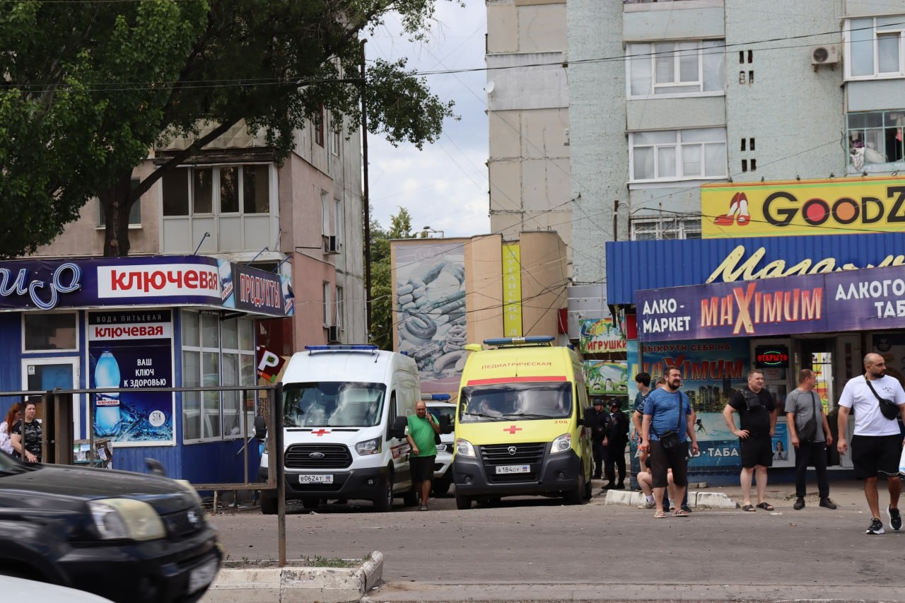 Паники нет: в Луганске оперативно устраняют последствия удара боевиков ВФУ