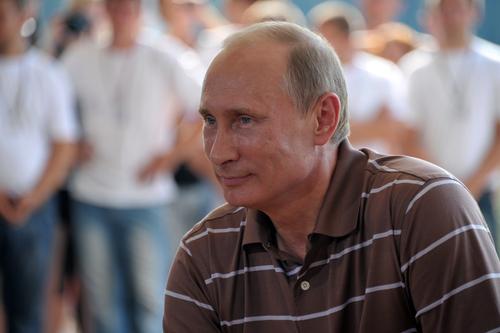 Путин в Якутске вышел на улицу к местным жителям и пообщался с ними Путин в Якутске вышел на улицу к местным жителям и пообщался с ними