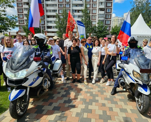 Москвичи вышли на пробег памяти и возложили цветы к мемориалам Великой Отечественной войны