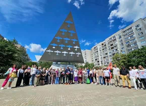 Москвичи вышли на пробег памяти и возложили цветы к мемориалам Великой Отечественной войны