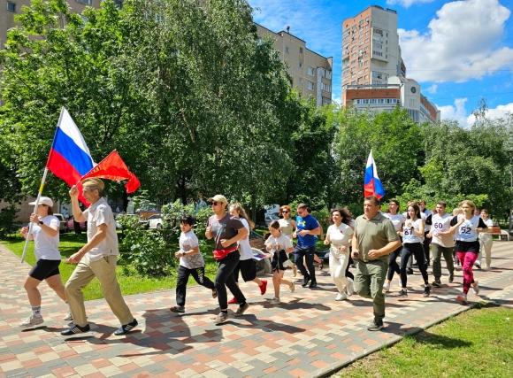 Москвичи вышли на пробег памяти и возложили цветы к мемориалам Великой Отечественной войны