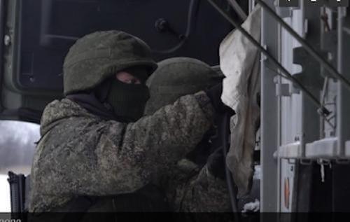 Подавленный средствами РЭБ беспилотник пробил крышу здания в Брянске Подавленный средствами РЭБ беспилотник пробил крышу здания в Брянске