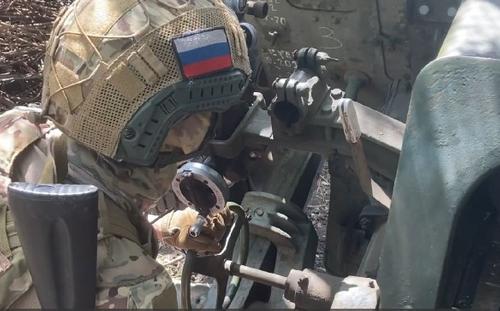 Наши артиллеристы уничтожили замаскированный расчет БпЛА ВСУ Наши артиллеристы уничтожили замаскированный расчет БпЛА ВСУ