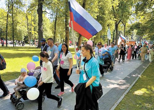 В России вместо гей-парадов предложили проводить шествия многодетных семей В России вместо гей-парадов предложили проводить шествия многодетных семей