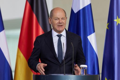 Шольц назвал абсурдной идею об оснащении армии Германии ядерным оружием Шольц назвал абсурдной идею об оснащении армии Германии ядерным оружием