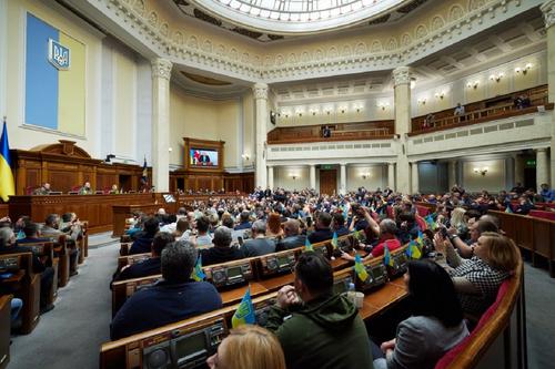 Депутат Рады Осадчук призвал принять закон о запрете УПЦ, пока Конгресс отдыхает Депутат Рады Осадчук призвал принять закон о запрете УПЦ, пока Конгресс отдыхает