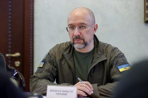 Шмыгаль: Киев не обсуждает возможности снятия санкций с «Лукойла» Шмыгаль: Киев не обсуждает возможности снятия санкций с «Лукойла»