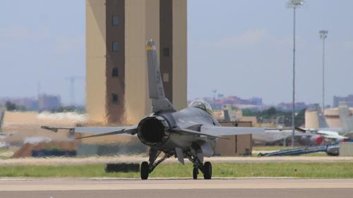 Подоляк: Украина не собирается официально подтверждать поступление F 16 Подоляк: Украина не собирается официально подтверждать поступление F 16
