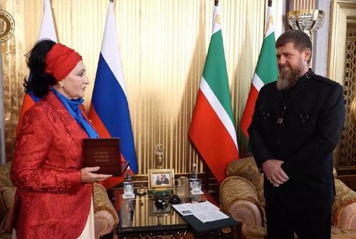 Кадырову вручена российская премия Людвига Нобеля за «выдающиеся достижения» Кадырову вручена российская премия Людвига Нобеля за «выдающиеся достижения»