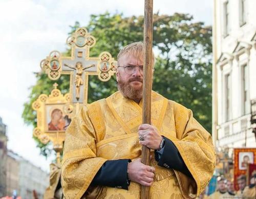 Милонов предложил одеть школьников в форму в стиле Российской империи и Советского Союза Милонов предложил одеть школьников в форму в стиле Российской империи и Советского Союза