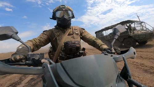Дорога ярости: морпехи на байках захватывают укрепрайоны нацистов Дорога ярости: морпехи на байках захватывают укрепрайоны нацистов