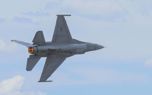 Нидерланды запретили Украине наносить удары F 16 по гражданским объектам в РФ Нидерланды запретили Украине наносить удары F 16 по гражданским объектам в РФ