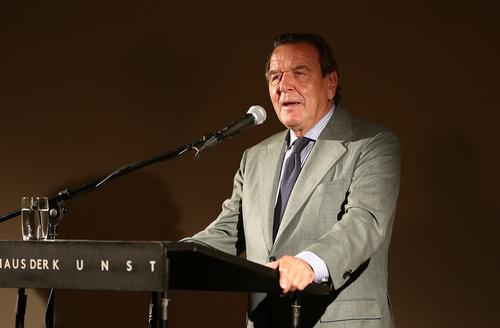 Шредер: провал СДПГ на выборах — результат неверной политики по отношению к РФ
