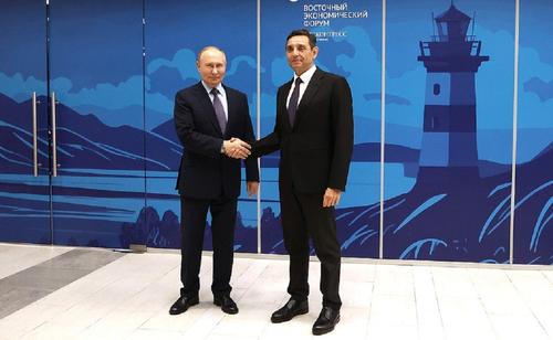 Вулин заявил, что Путин, встретившись с ним, показал, как дорога ему Сербия Вулин заявил, что Путин, встретившись с ним, показал, как дорога ему Сербия