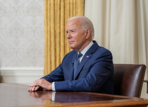 Байден следил за атакой Ирана и отдал приказ военным США оказать помощь Израилю Байден следил за атакой Ирана и отдал приказ военным США оказать помощь Израилю