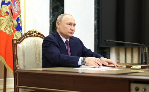 Путин подписал закон о контракте на военную службу на этапе судопроизводства