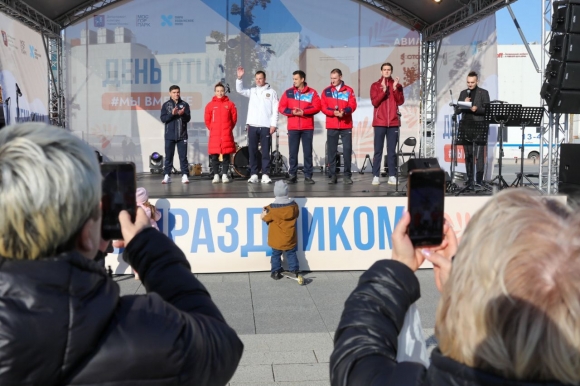 Росгвардия провела специальную акцию ко Дню отца в парке «Ходынское поле»