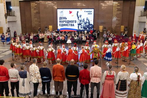 Яркий флешмоб ко Дню народного единства прошел в музее на Поклонной горе