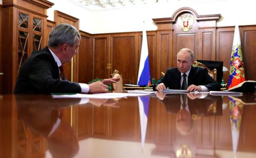 Путин во время встречи с главой Северной Осетии Меняйло обратил внимание на дефицит яблок Путин во время встречи с главой Северной Осетии Меняйло обратил внимание на дефицит яблок