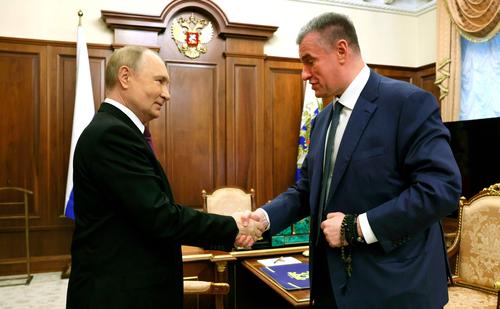 Бойцы бригады «Барс-Брянск» передали Путину через Слуцкого шевроны подразделения Бойцы бригады «Барс-Брянск» передали Путину через Слуцкого шевроны подразделения