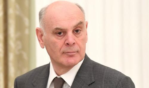 Парламент Абхазии рассмотрит вопрос о принятии отставки президента Бжании Парламент Абхазии рассмотрит вопрос о принятии отставки президента Бжании