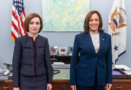 Санду выразила надежду, что администрация Трампа будет поддерживать Молдавию Санду выразила надежду, что администрация Трампа будет поддерживать Молдавию