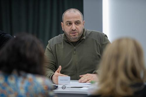 Нардеп Дубинский заявил, что Умеров хочет бежать из Украины с $1,5 млрд Нардеп Дубинский заявил, что Умеров хочет бежать из Украины с $1,5 млрд