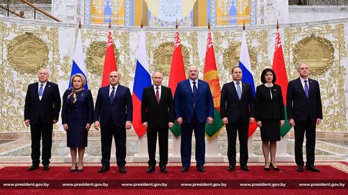 В Минске Лукашенко пригласил Путина к себе домой В Минске Лукашенко пригласил Путина к себе домой