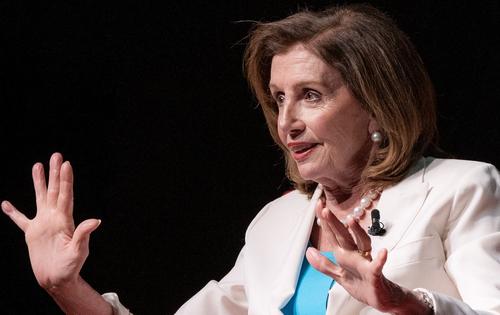 Бывший спикер Палаты представителей США Пелоси получила травму в Люксембурге Бывший спикер Палаты представителей США Пелоси получила травму в Люксембурге