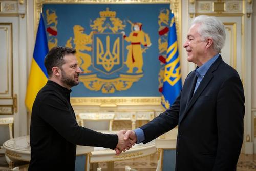 Зеленский признался, что за время конфликта с РФ провел много встреч с шефом ЦРУ Зеленский признался, что за время конфликта с РФ провел много встреч с шефом ЦРУ