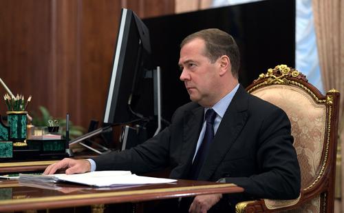Медведев: Зеленский сказал, что презирает россиян, а российский народ презирает его Медведев: Зеленский сказал, что презирает россиян, а российский народ презирает его