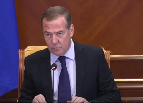 Медведев: лучшим ответом на ультиматумы Киева будет победа России Медведев: лучшим ответом на ультиматумы Киева будет победа России