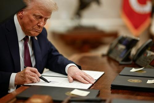 Суд в Сиэтле заблокировал указ Трампа об ограничении права на гражданство США Суд в Сиэтле заблокировал указ Трампа об ограничении права на гражданство США