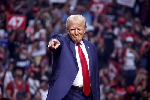 Трамп сообщил, что приказал нанести серию ударов по боевикам ИГ* в Сомали Трамп сообщил, что приказал нанести серию ударов по боевикам ИГ* в Сомали