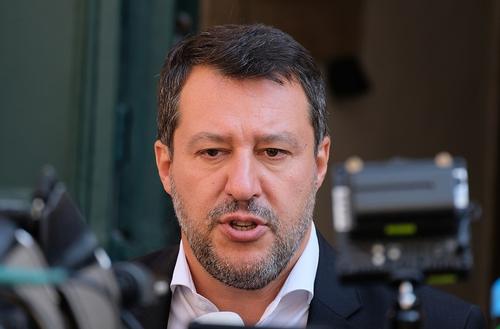 Вице-премьер Италии Сальвини предложил Шольцу поехать защищать Гренландию Вице-премьер Италии Сальвини предложил Шольцу поехать защищать Гренландию