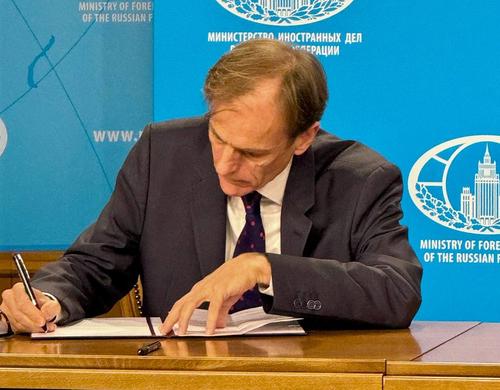 МИД РФ направил ноту Британии в связи с конфликтом дипломата и журналистов МИД РФ направил ноту Британии в связи с конфликтом дипломата и журналистов