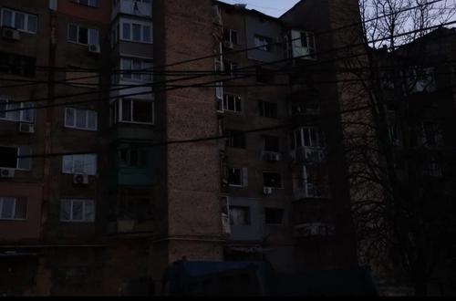 Волонтёры Народного фронта помогли ликвидировать последствия ракетного удара по Макеевке Волонтёры Народного фронта помогли ликвидировать последствия ракетного удара по Макеевке