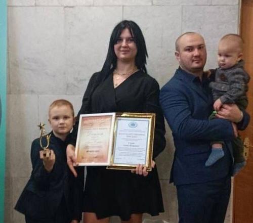 Крымчанку наградили в Москве за поддержку бойцов СВО Крымчанку наградили в Москве за поддержку бойцов СВО