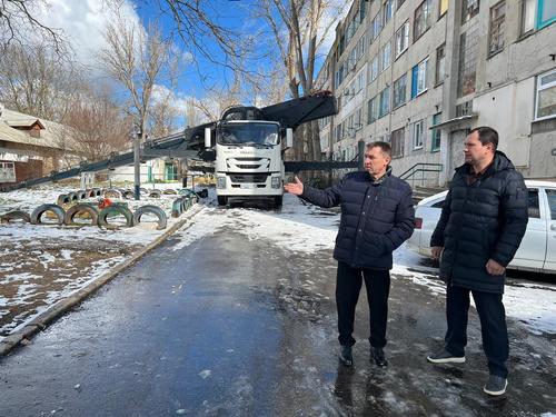 Обрезка деревьев в Керчи Обрезка деревьев в Керчи