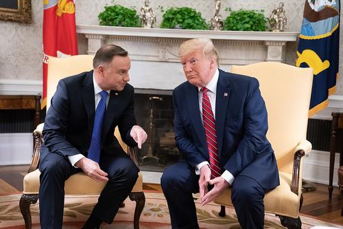 Notes From Poland: Трамп почти на час опоздал на встречу с Дудой Notes From Poland: Трамп почти на час опоздал на встречу с Дудой