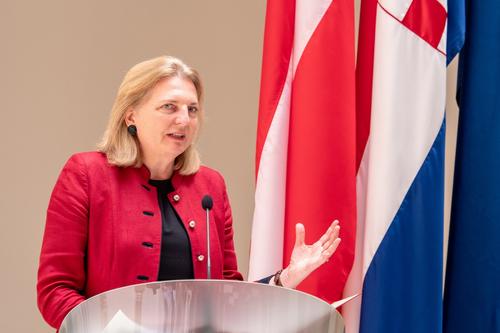 Кнайсль: США подпишут сделку по металлам, когда на Украине будут новые власти Кнайсль: США подпишут сделку по металлам, когда на Украине будут новые власти