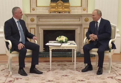 Путин принял в Кремле избранного президента Абхазии Гунбу Путин принял в Кремле избранного президента Абхазии Гунбу