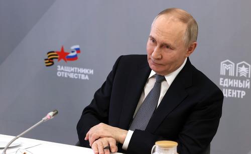 Путин: Россия не собирается никому уступать в ходе украинского конфликта Путин: Россия не собирается никому уступать в ходе украинского конфликта